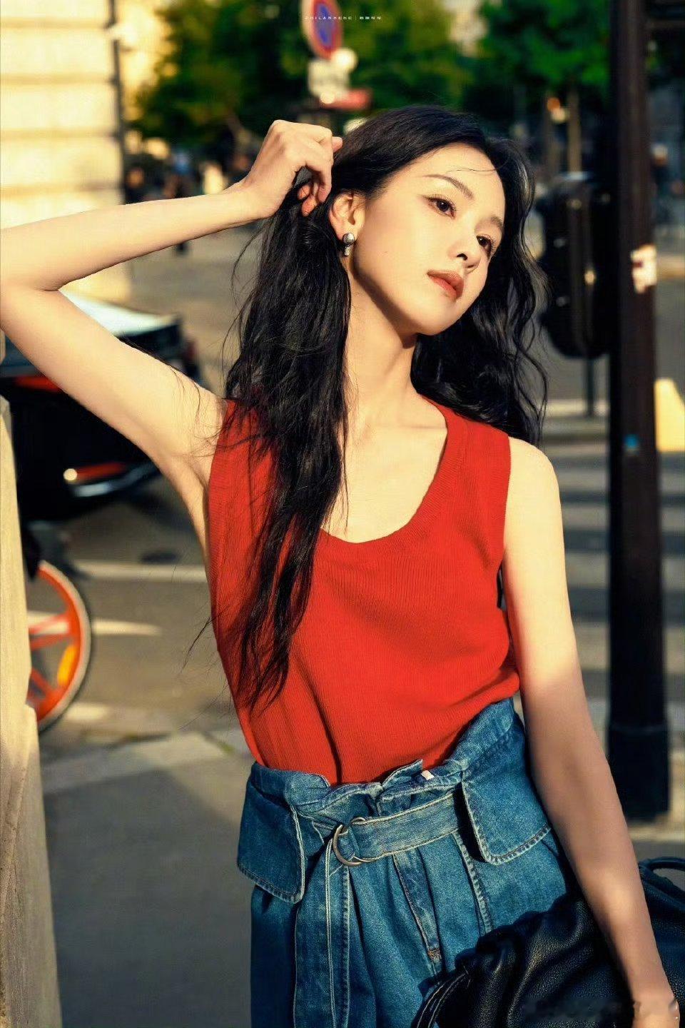 陈都灵太美啦完全女神[么么哒]就这样不需要磨皮打光也是美的要死[送花花][送花花