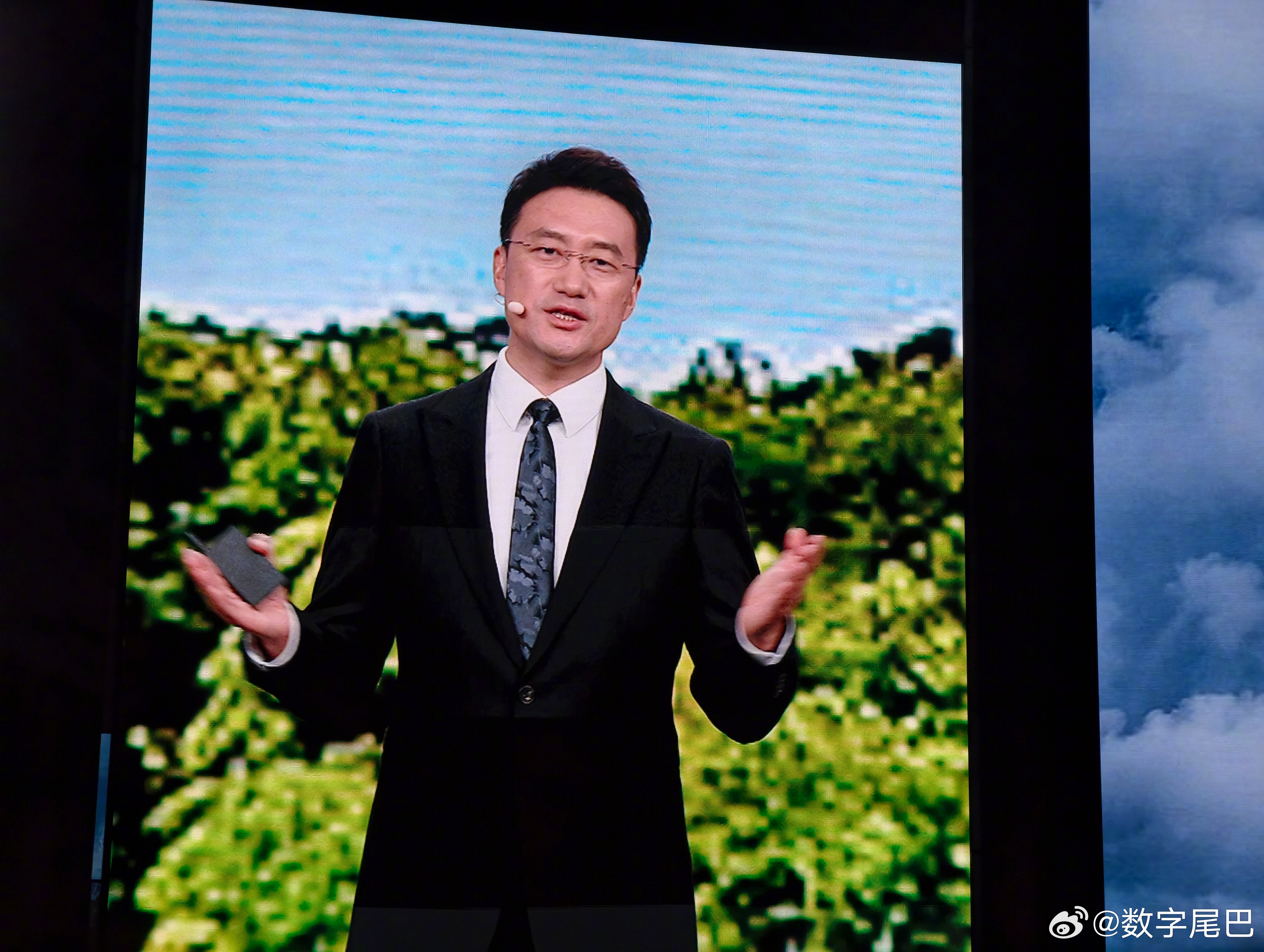 今天华为发布会讲车的人版本不太对啊