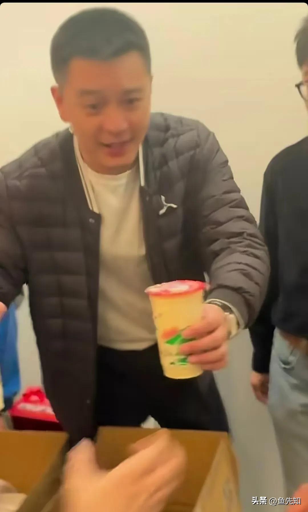 杨鸣这个人，真是干什么都能成功，当球员比较成功，当教练非常成功，现在当解说也非常