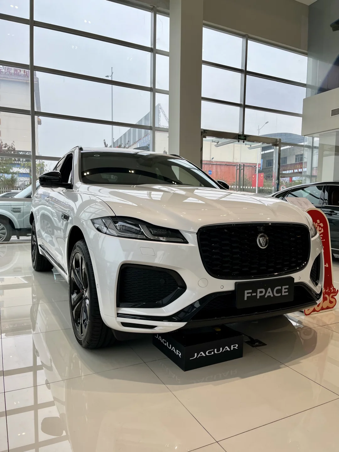 适合年轻人的性价比进口车——F-PACE