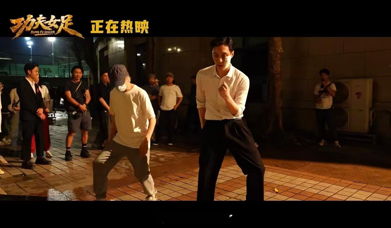 观众为什么喜欢周星驰为何观众多年坚持支持星爷？答案藏在轻松的观影体验里。《功夫女