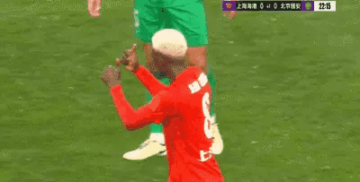 金哨银哨不如球员的口哨！就裁判这个水平，真不怪球迷嘘！这眼把前的犯规愣是不吹！人