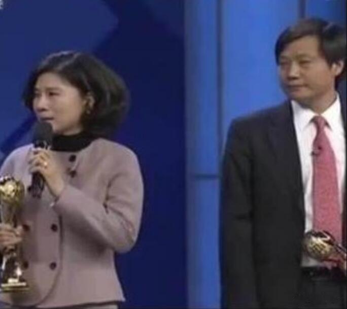 一瞬间，觉得有点恍惚了！雷军和董明珠打赌居然已经是13年前的事情了。那会儿，小米