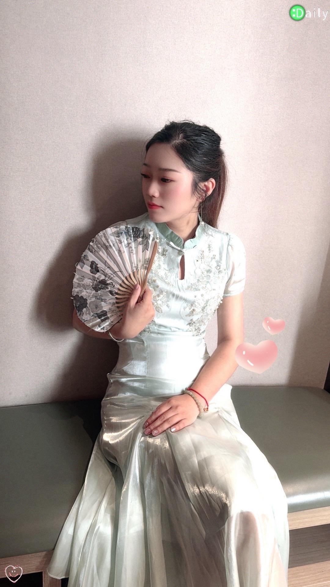 幸福就是：一个温暖的怀抱，一个可靠的肩膀，一个视你如珍宝给足你安全感的...