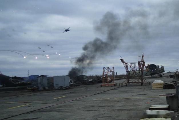 四年前的基辅以北霍斯托梅尔机场，两架乌克兰空军苏-24M战斗轰炸机向正向俄空降兵