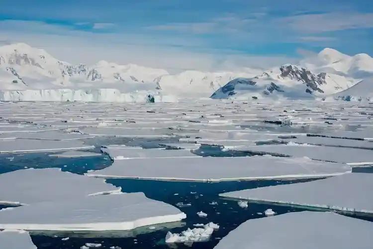 前阵子刷到不少地方的极端天气新闻，华北某城5月就飙到41℃，南方部分地区梅雨季提
