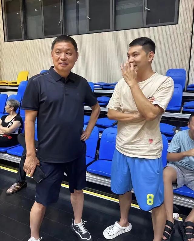 成功人士看似风光的背后又有多少不为人知的心酸和苦闷，他们的疲累又有多少人知晓？