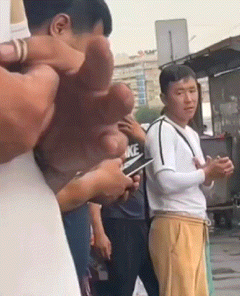 无意间拍到一个坏人，贼坏，贼坏啊！