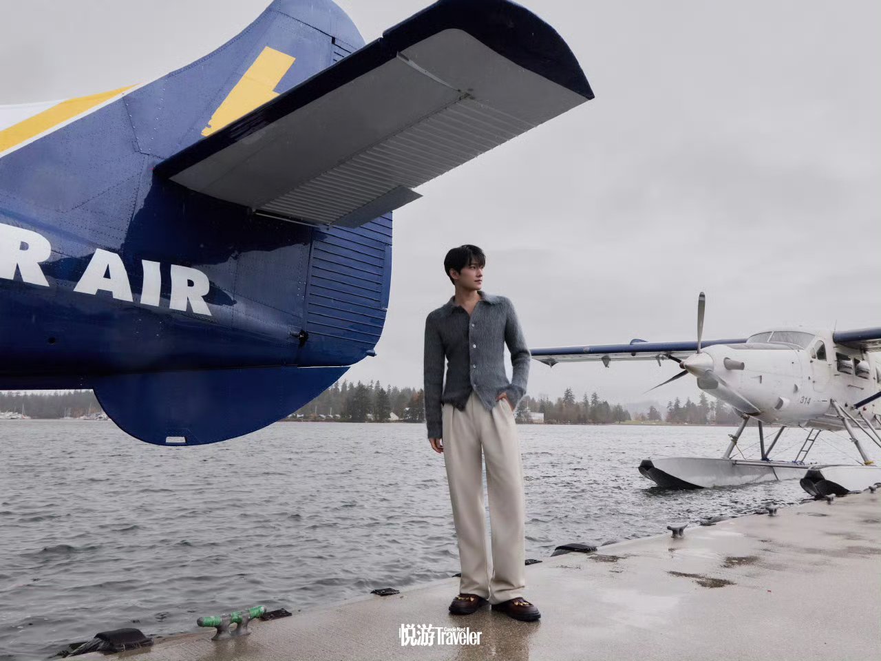 杨洋开年刊封面 杨洋开年刊封面，真的太帅了，转身是山，再转身是海，自然洒脱的杨洋