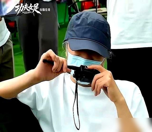 周星驰都亲自下场教了，只要他点头，资源就全给。

说真的混娱乐圈的，谁能碰得上这