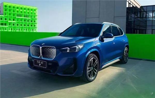 近日宝马北京地区经销商处官宣，宝马iX1、i3、iX3三款车型开启限时折扣，其中