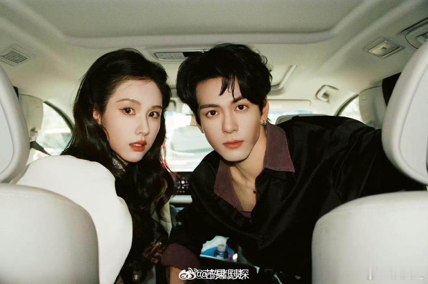 陈都灵曾舜晞脸颊比心陈都灵曾舜晞车内比心自拍 反手比心，好权威的两张脸 