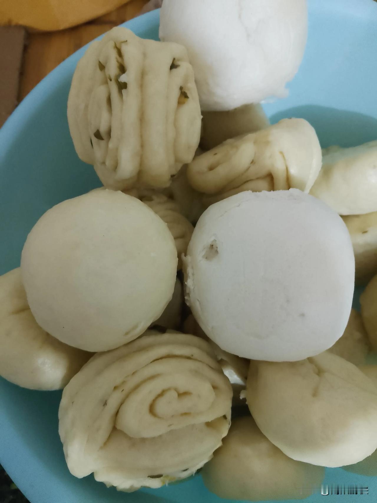 图中哪个馒头更好吃，有没有人能够猜对