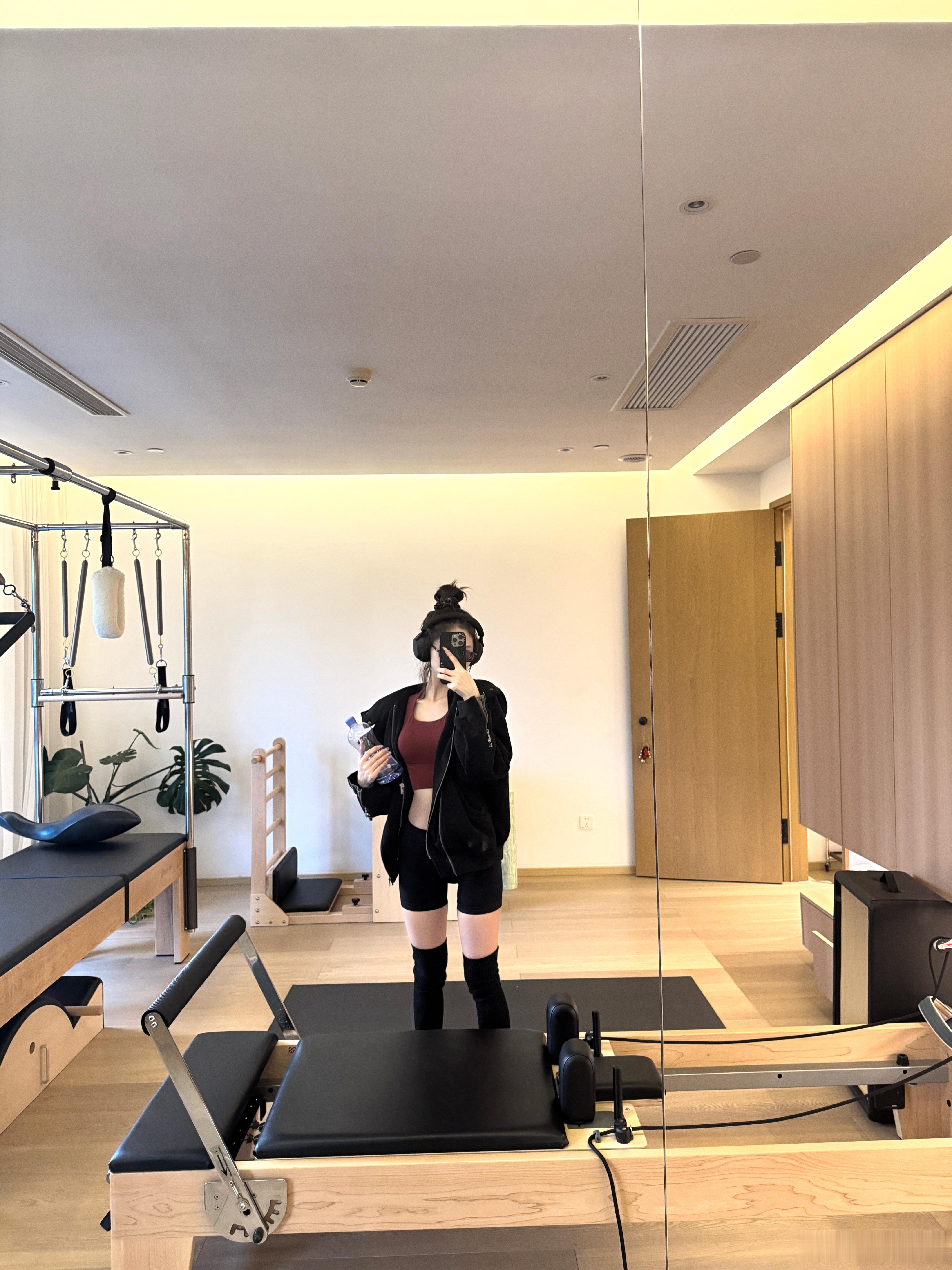 /碎碎念～/最近在练普拉提 锻炼身体塑塑形飞机上的美丽夕阳 治愈时刻✈️两个人搭