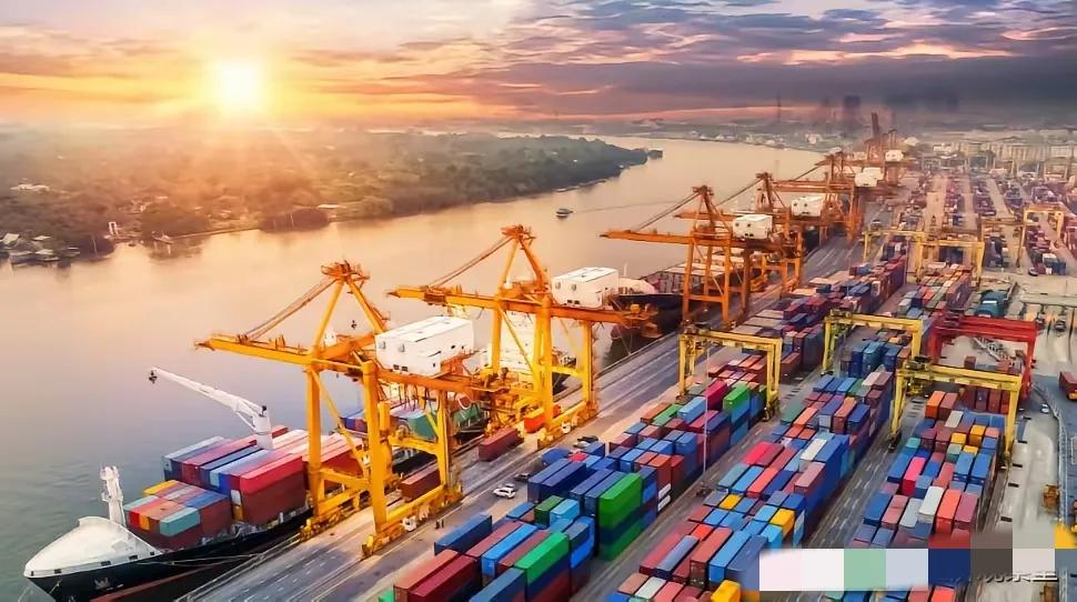 中国实现贸易顺差1万亿美元的底层逻辑是这样的：

1.顺差1万亿美元，意味着中国