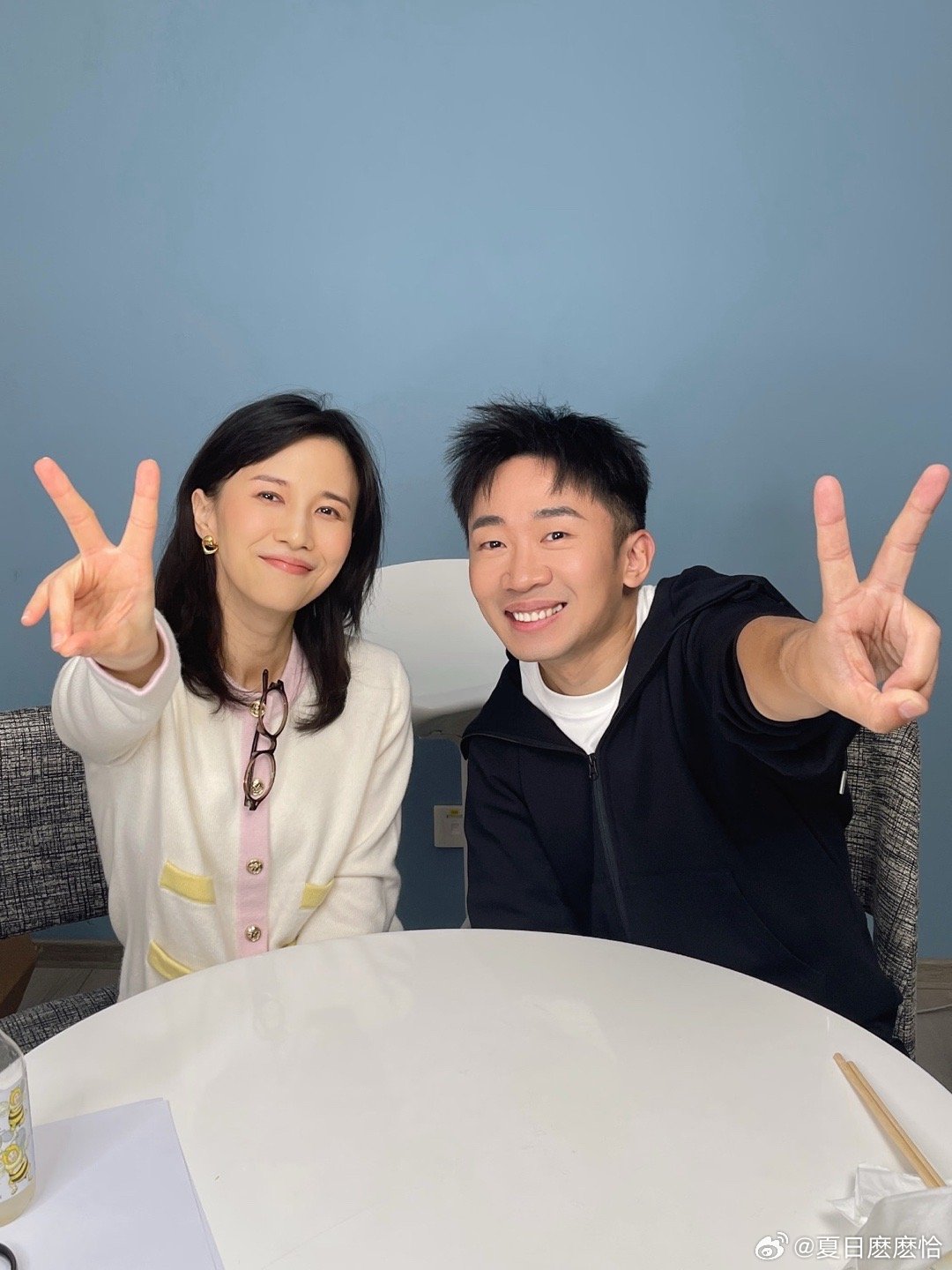 笑不活了内娱损友互坑天花板非这俩莫属！杨迪在活动现场委屈巴巴控诉，户外徒步渴到差