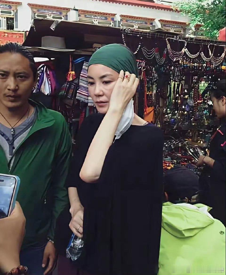 王菲亮相西藏，素颜异域风打扮，这状态怎么样？ ​​​