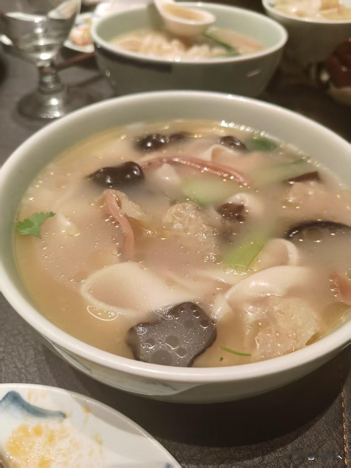 萧记烩面在经三路开起来了～
家住附近的又有口福了
39年的老味道
我是隔三差五就