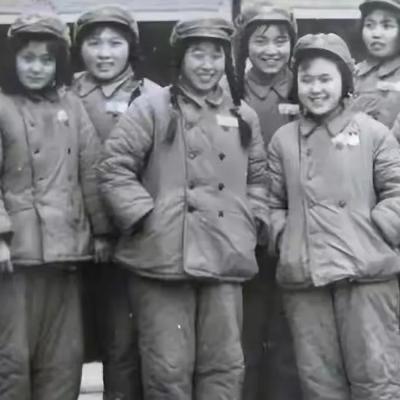 抗美援朝时，5名中国女战士被美军包围后主动投降，此后下落不明，大家都以为她们早已