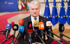 立陶宛这次是真的认怂了，表示自己在台湾问题上反复横跳就是在火车头前面冒险。
 