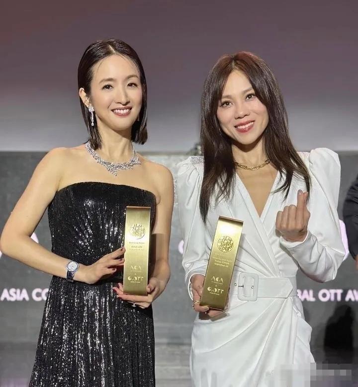 很久不见的林依晨再次出现在大家的视野，跟以前的她相比，现在的林依晨瘦了很多，而且