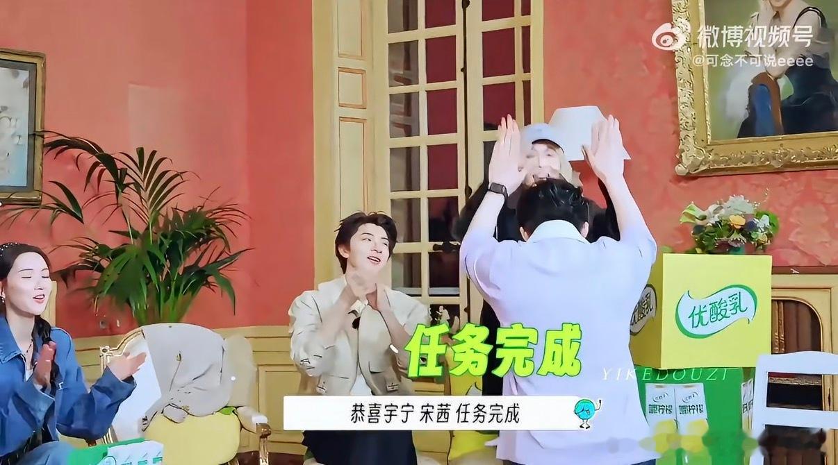 有时候我的生活中急需出现一个“会蹲下来和你击掌的刘宇宁”，尊重/友好/热情/鼓励