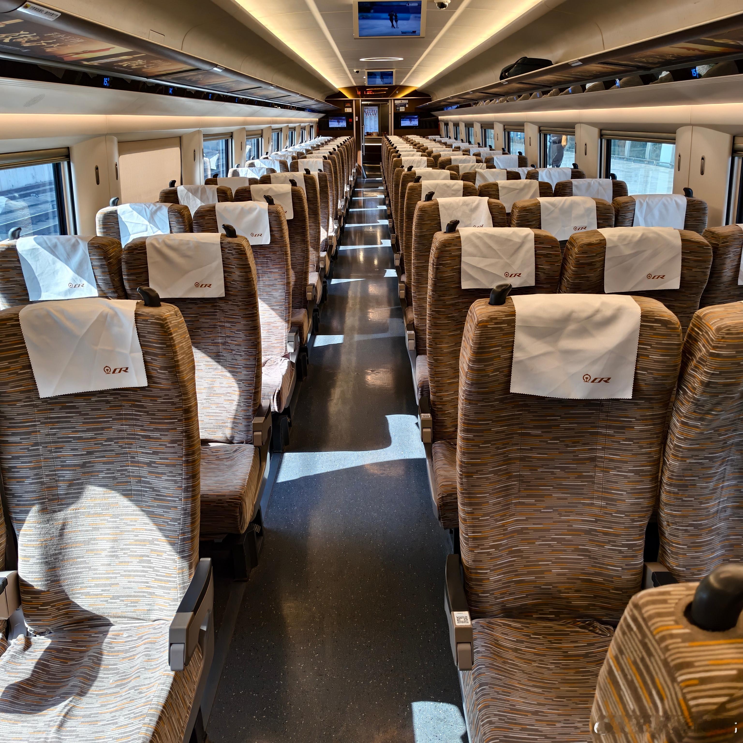 感觉有点不太对劲啊春运这都开始几天了整个车厢就我一个人