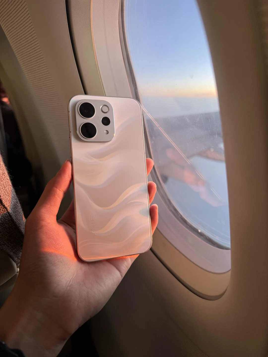 和OPPOReno15系列并称的拍照旗舰，纠结了很长时间终于入手，说实...