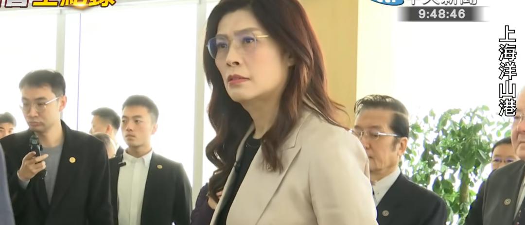 “当年中山先生所提出的东方大港，我认为我们已经实现了。”

早上郑丽文一行国民党