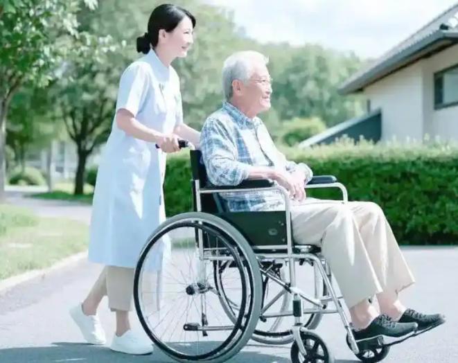 都说银发经济是下一个万亿级风口，为什么现在老人家属反而觉得好的养老机构越来越贵、