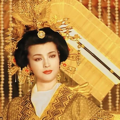 刘晓庆再演武则天
1月6日刘晓庆晒出毛戈平化妆照与《武则天传奇》剧本，官宣将主演