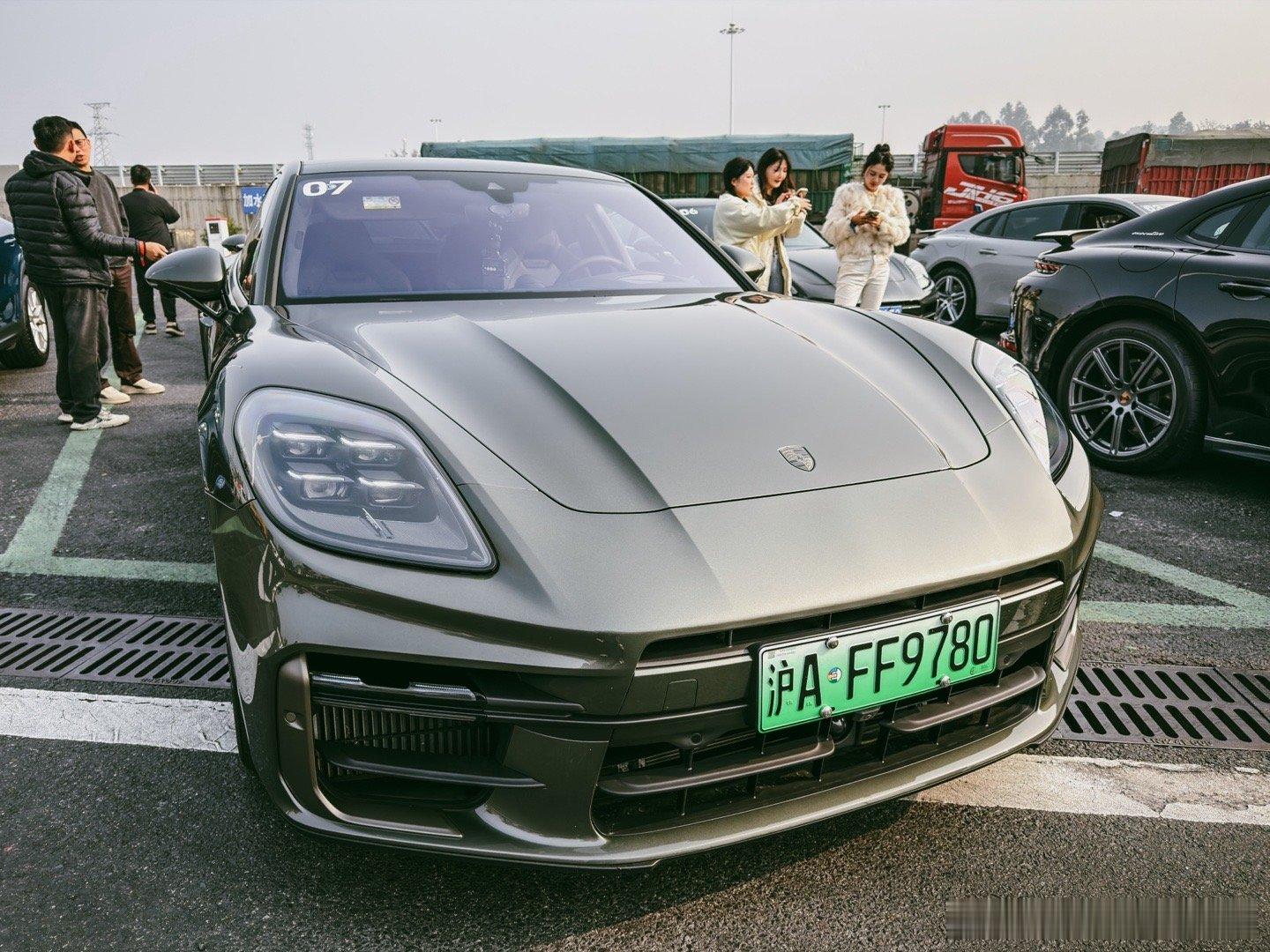 绿牌大V8，环保XXX！庆幸这一代保时捷帕拉梅拉还有V8版本，Turbo E-H