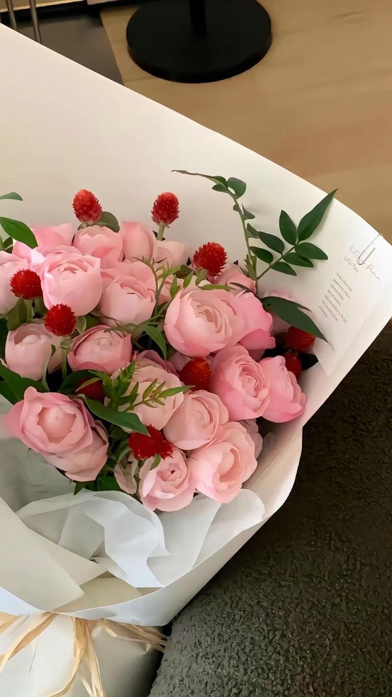 都说亲人之间无需计较，小姑子2018年借了我三万块钱，我们家大小有事小姑子随礼都