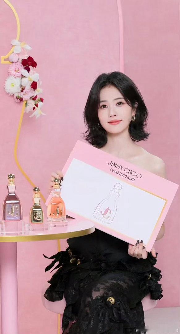白鹿早知现在何必当初呢，她什么都知道吧，拒绝围剿女性白鹿直播间弹幕白鹿