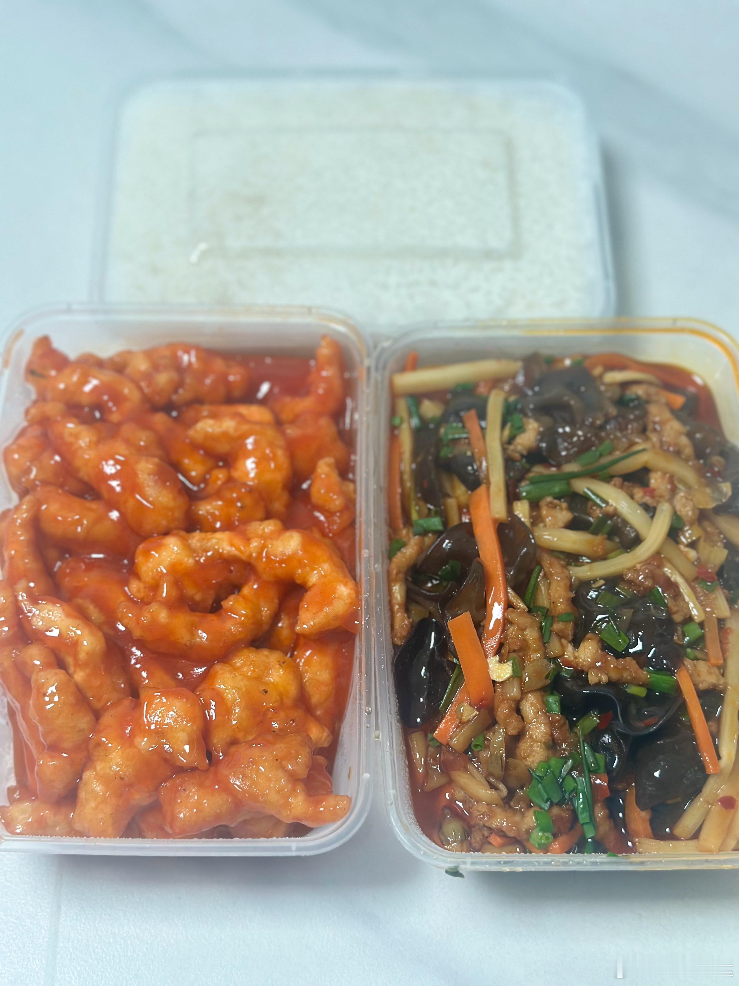 不想做饭的时候就喜欢在楼下小管炒两个财菜，哥哥喜欢的鱼香肉丝和弟弟喜欢的糖醋里脊