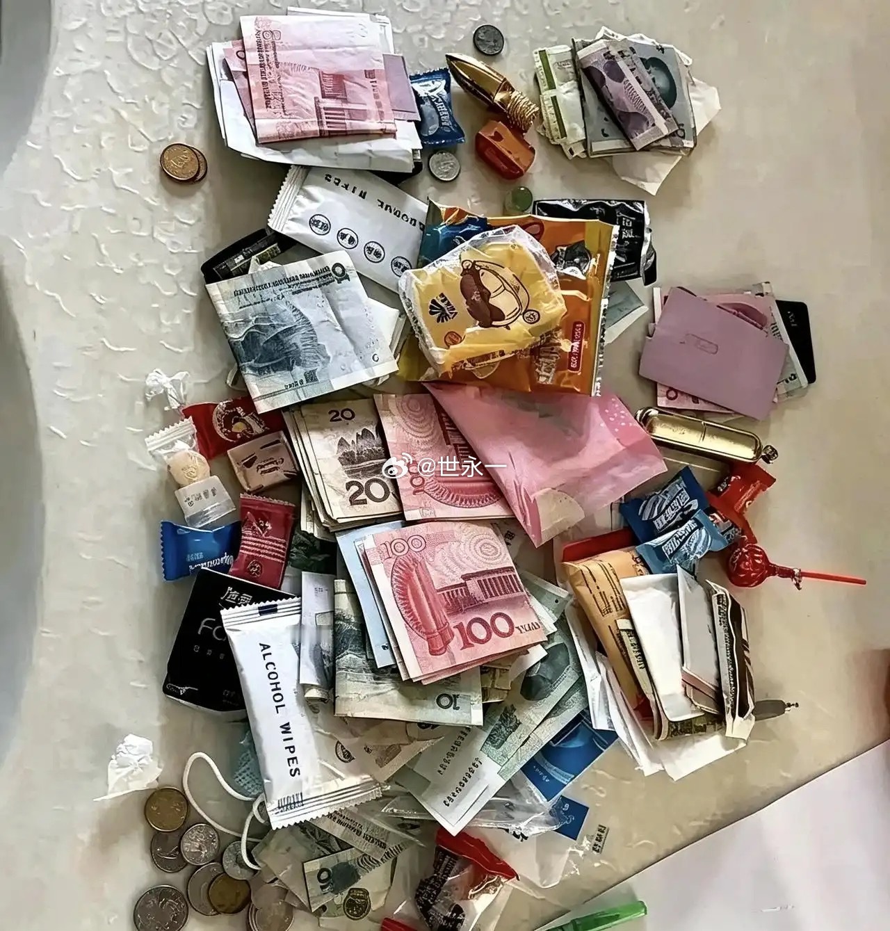 女友长期下夜班，无意间看见她包里的东西，我慌了，怎么办？ ​​​