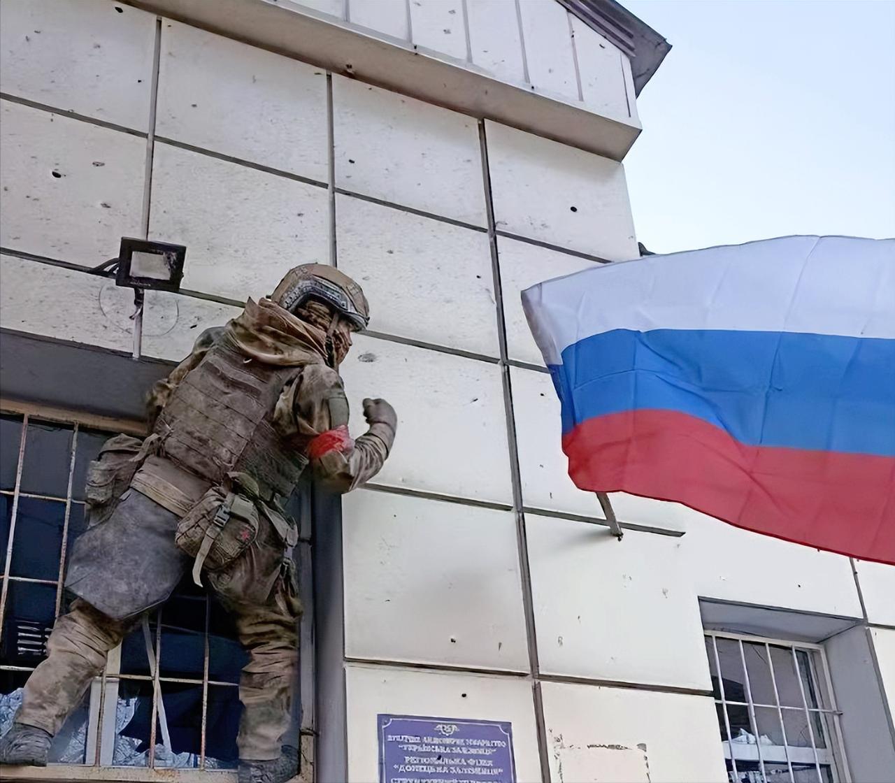 别再以为俄乌打了四年，就是两国家抢块地那么简单，刚开打的时候不少人觉得俄军要直捣