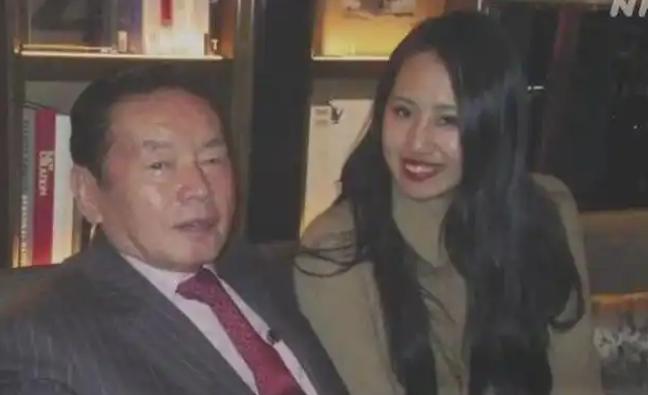 77岁亿万富翁迎娶22岁娇妻，仅105天后，竟裸死家中。法医在遗体里验出高浓度兴