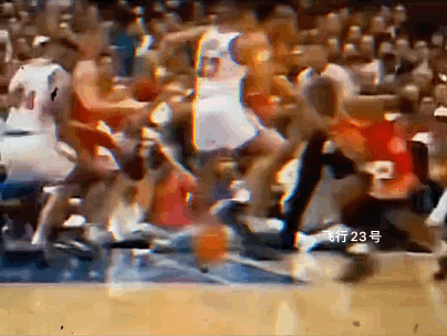 NBA以前这种拦截不算犯规
飞人乔丹演绎潇洒扣篮
独特的的个人风格[赞]