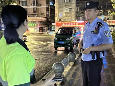 浙江杭州，30多岁的儿子，不结婚也不工作，一直和母亲住在一起，晚饭因为吃菜还是吃