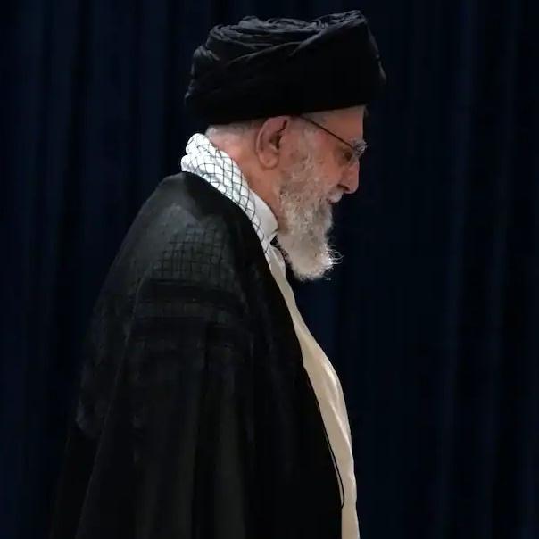 伊朗最高领袖哈梅内伊今天（1月10日）发文说：“美国总统手上沾满了上千名伊朗人的