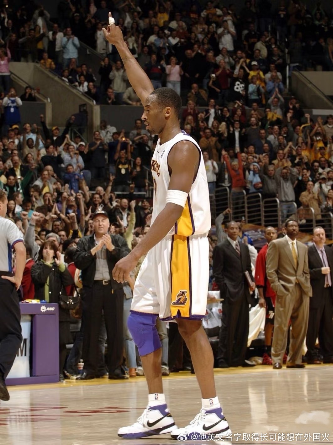 昨天晚上梦见一条毒蛇致敬81分之夜二十周年 