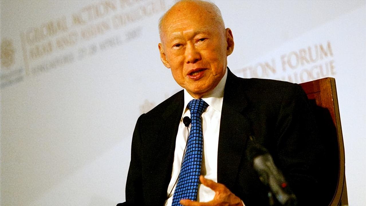 新加坡李光耀“借刀杀人”之计，对中国的伤害有多大，影响三十年。
2011年11月