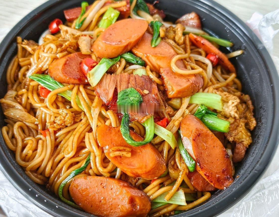 今日午餐江西小炒：泡椒牛肉炒米粉 