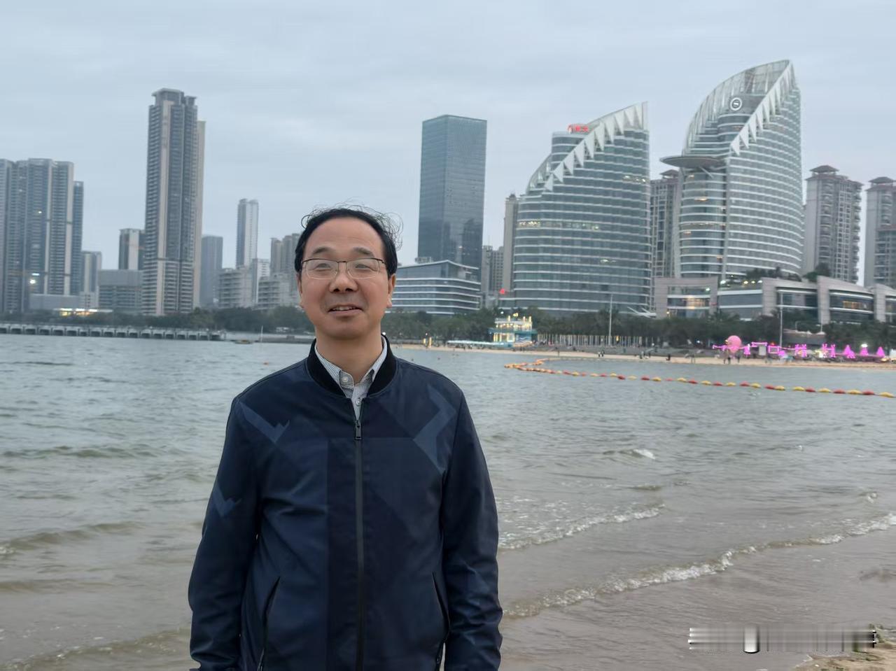 去努力生活，去努力服务社会！在让别人成功的同时实现自己的理想！