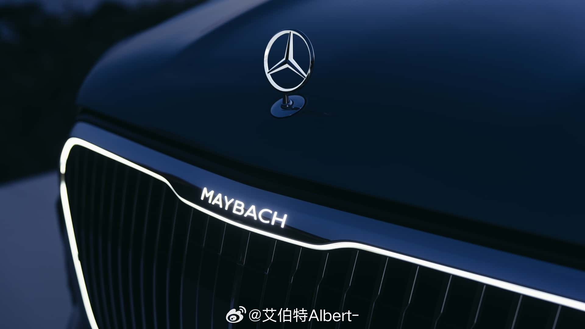 新款迈巴赫 GLS来了。发光格栅、发光logo、新一代MBUX超联屏。感觉比现款