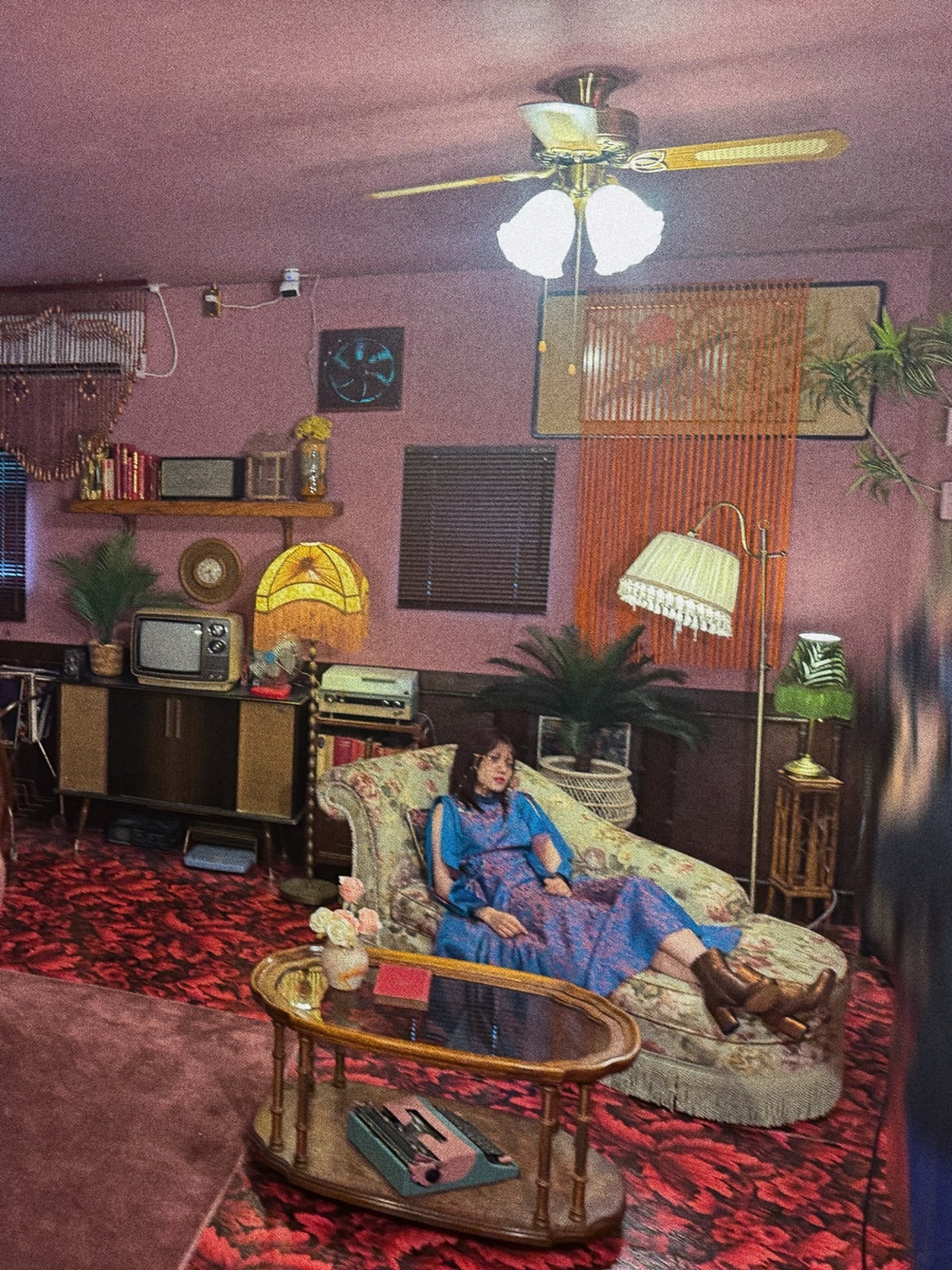 宮田愛萌「愛萌です。6E0304今月号のお申し込みは明日まで☀️今回は珍しい
