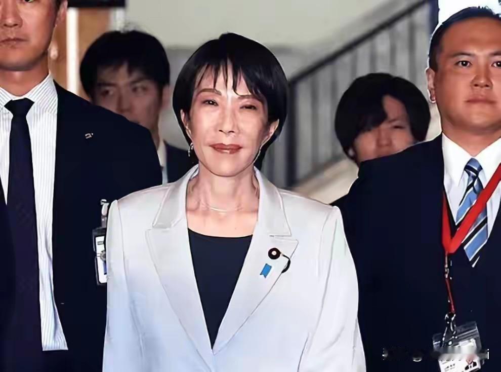 歪曲历史埋下祸根，日本重走军国主义老路
 
一段关于原子弹历史的日本街头采访，清