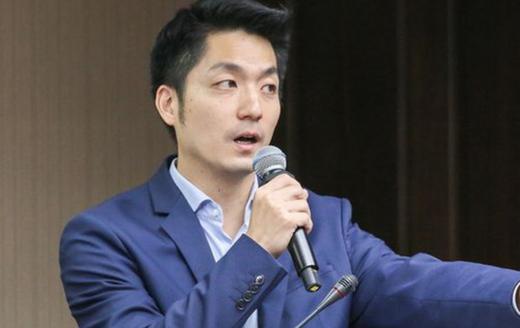 蒋万安谴责大陆"打压台湾国际空间"，话音未落，震传媒民调同天出炉，他成了蓝白20