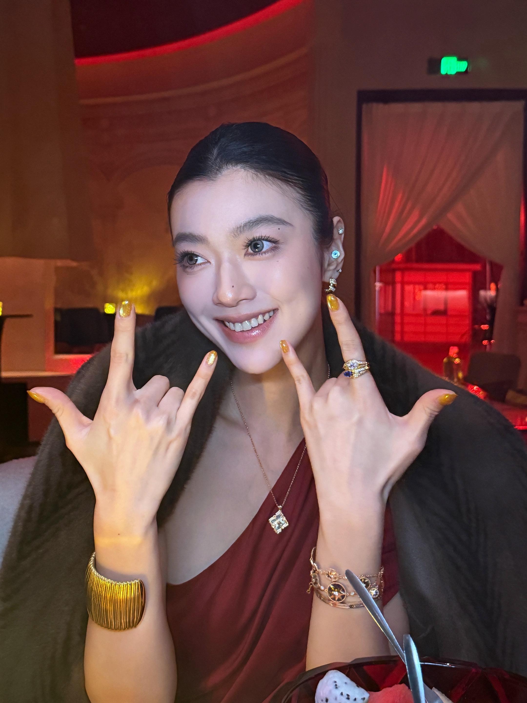 古希腊掌管氛围感的女孩 秀美甲的正确方式 审美 审美积累 livephoto